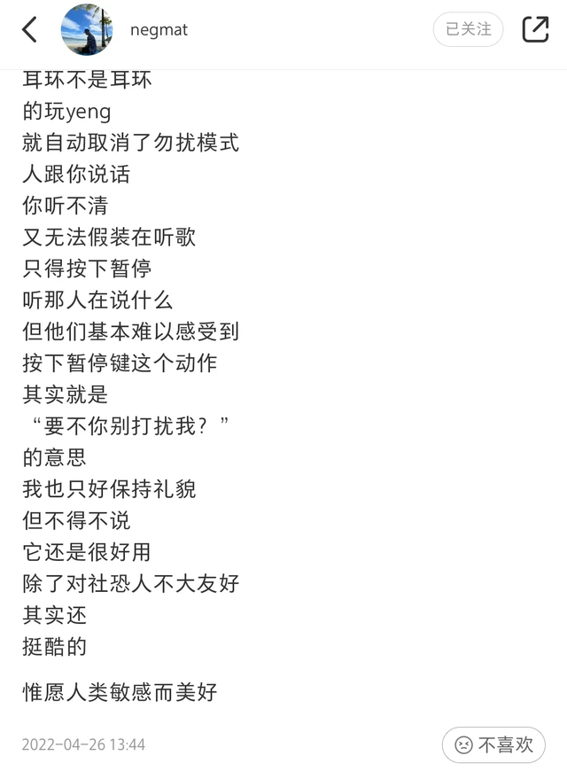 央视主持人尼格买提晒健身照，39岁身材不输小鲜肉，抓痕引人深思