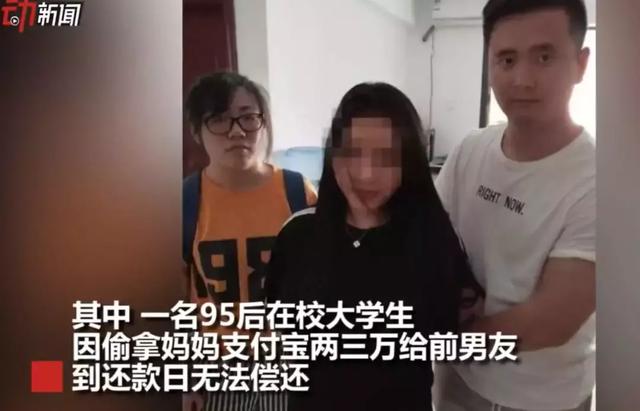 美女穿着暴露带娃直播，这些APP被封一万年都活该