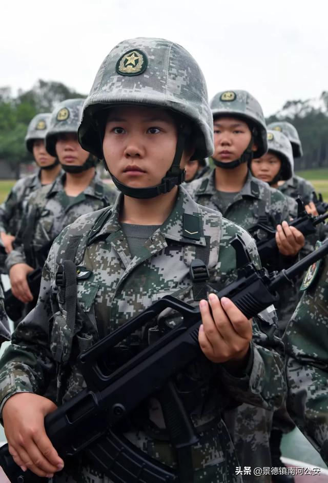 从百万粉丝游戏女主播，到远火炮长，20岁女兵火了！