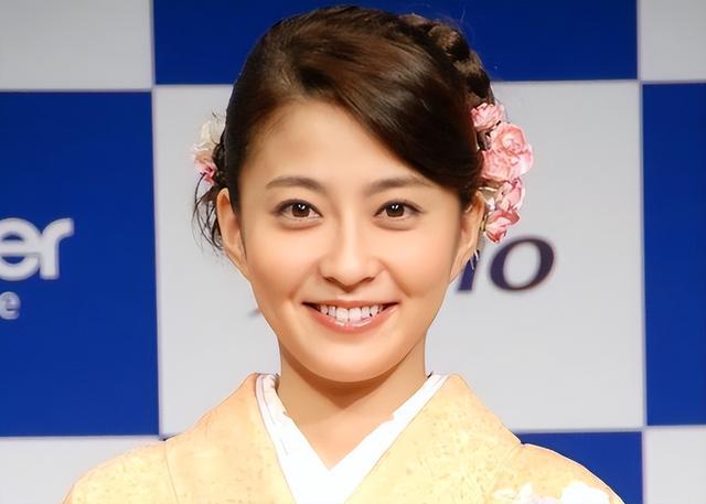 日本第一女主播：嫁歌舞伎世家，婚后被丈夫当牛做马，34岁就离世