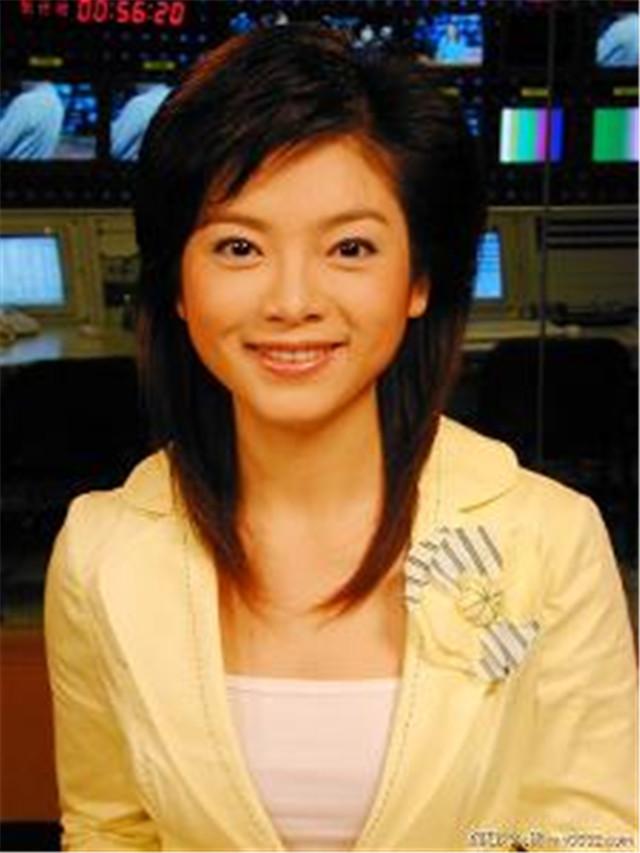 2008年，那个红着眼圈播报汶川新闻的女主播，如今怎么样了