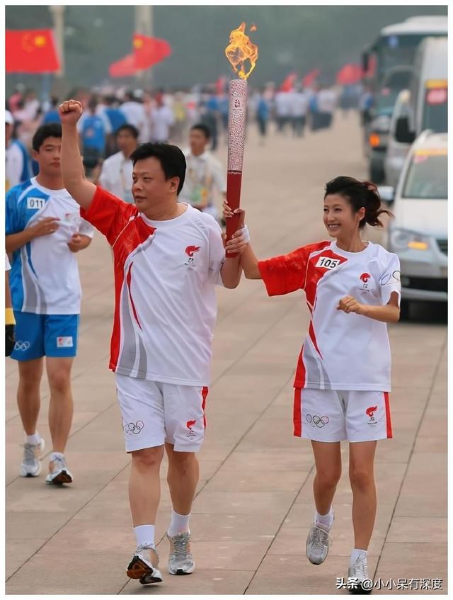 美女主持人春妮近况，她向丈夫刚强隔空深情告白，让网友大呼开心