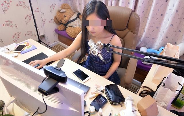 4男对战一女！男子合伙约女主播开房，一人掏250元！