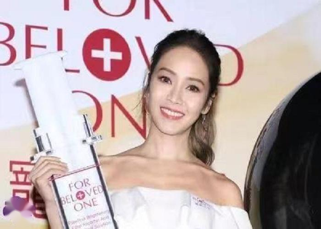 公公豪赌欠债跑路，小儿子患病，台湾美女主播侯佩岑豪门梦碎