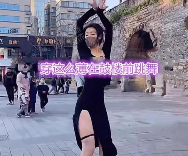 女网红不顾路人眼光，穿“高开叉”薄裙跳舞，网友：小心走光了