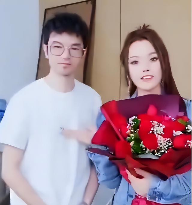 女主播怒斥平台高层！称对方逼迫她离婚，凭职务之便强行发生关系