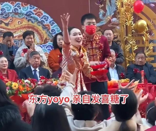 YOYO大婚，董宇辉随大礼，七七送祝福，新郎一个吻暴露家庭地位