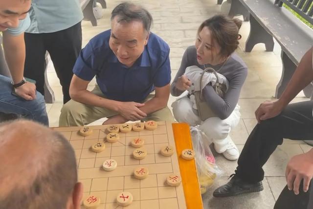 带你认识被实锤摆拍的河北象棋网红王铁锤