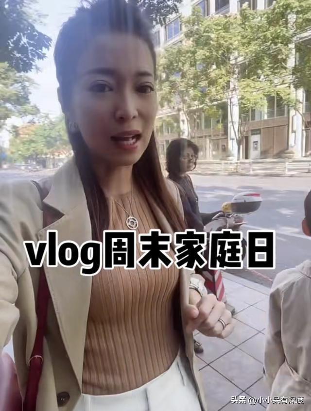 东方卫视主持人麻伊琳，她曾经风光出嫁，离婚后独自抚养儿子长大