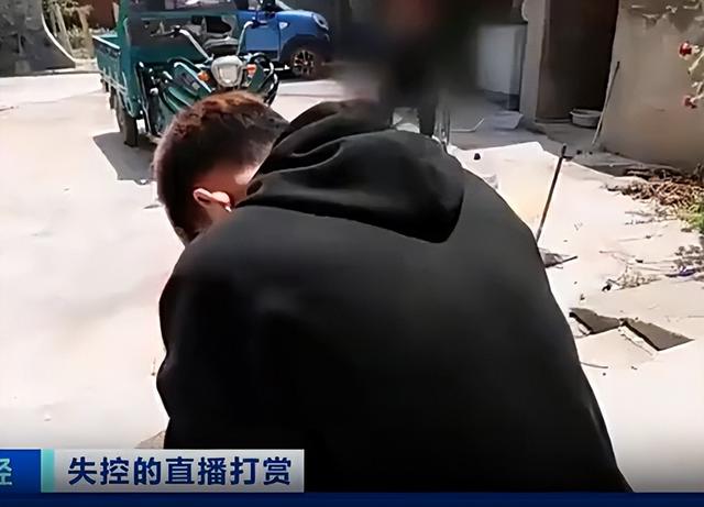 女主播发裸照给15岁男孩骗礼物，男孩几天刷了10几万礼物给主播！