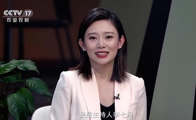 董卿赞她“非常好”，央视美女主播李七月，为何成了意难平