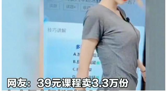 漂亮女主播撒娇卖萌提丝袜撩裙子脱鞋，吸引千万网友观看