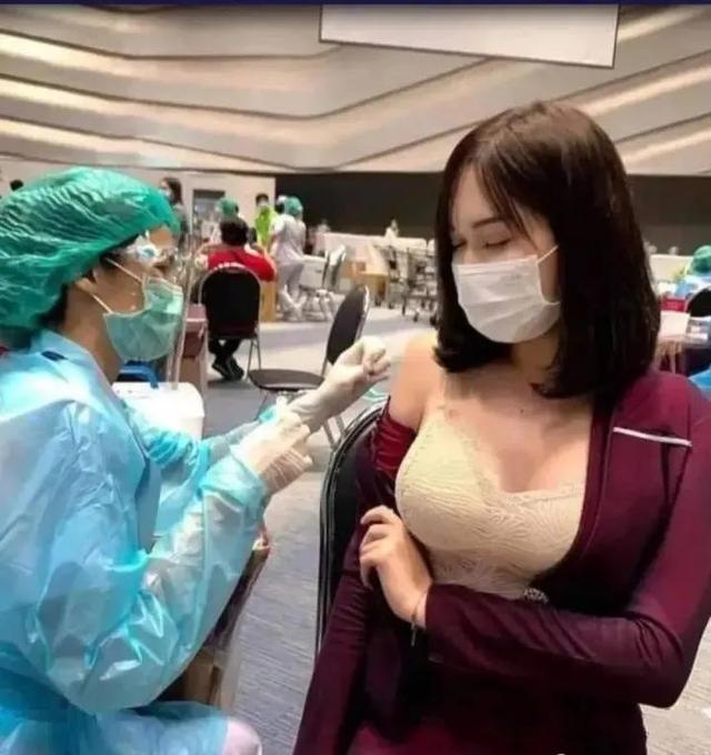 坦胸露乳、秀内衣，网红都这么打疫苗了求你们做个人吧