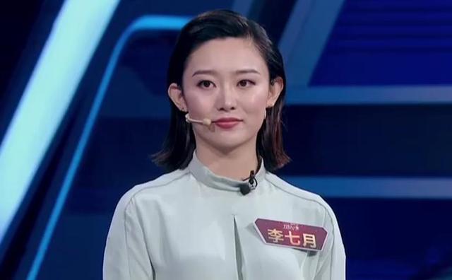 董卿赞她“非常好”，央视美女主播李七月，为何成了意难平