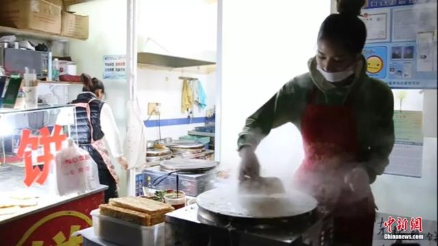 网友都叫她“煎饼西施”，她却只想做“煎饼女侠”