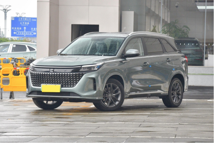 同为插混SUV；续航更长、空间更大的蓝电E5不比启辰大V DD-i香