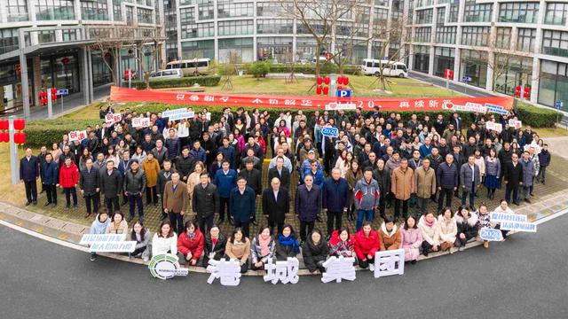 走企业看发展丨滩涂造城的先锋队，走进临港开发建设的主力军、市五一劳动奖状获奖集体港城集团