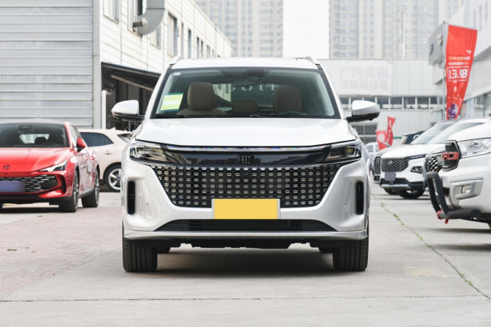 9.98万元出头买混动SUV，还有7座可选，蓝电E5让博越L怎么活