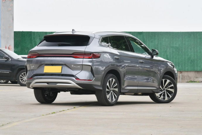 蓝电E5太狠，10万可买中型插混SUV，让宋PLUS怎么“活”