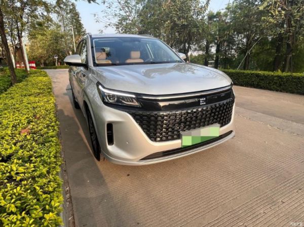 蓝电E5有多好油耗省，续航长，9.98万就能入手的中型插混SUV