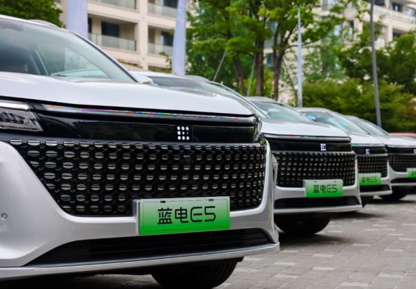 同样是买插混SUV；蓝电E5比欧尚Z6 iDD便宜3万；还有7座可选