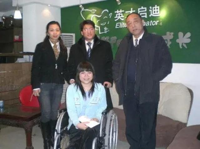 2012年，广西残障女冒险生子，不打麻药剖腹产，最后却被丈夫抛弃