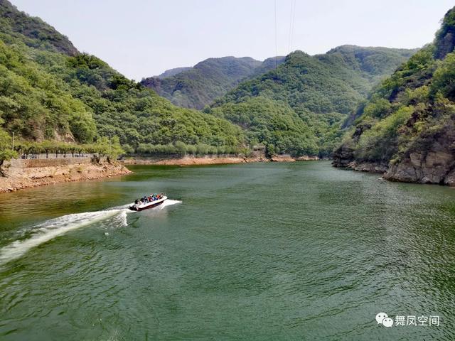 京东大峡谷，高峡出五潭