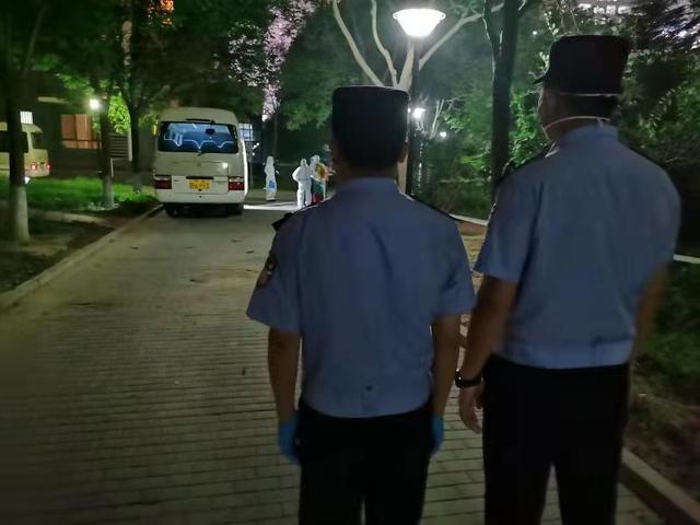 民警亲历望京国风社区封闭的21天，最后的这个敬礼暖心了