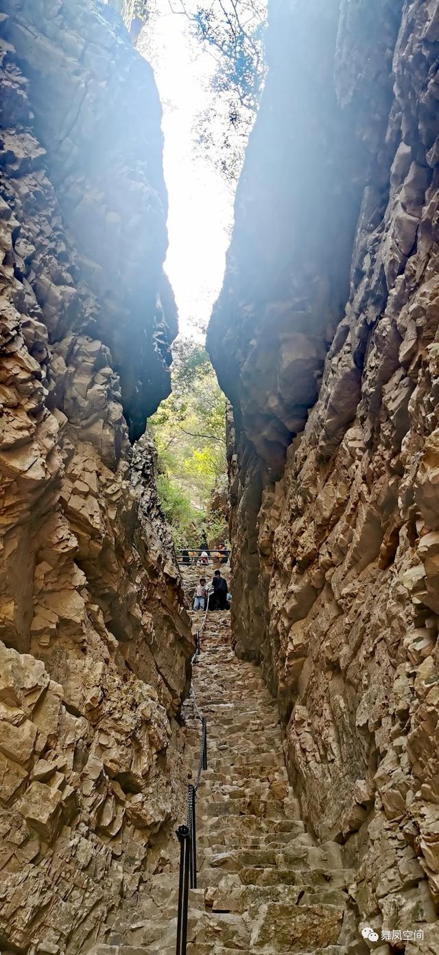 京东大峡谷，高峡出五潭