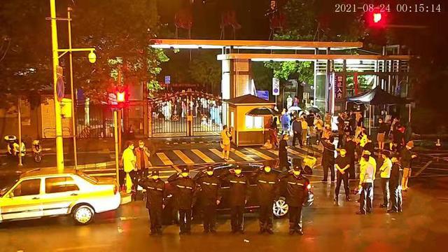 民警亲历望京国风社区封闭的21天，最后的这个敬礼暖心了