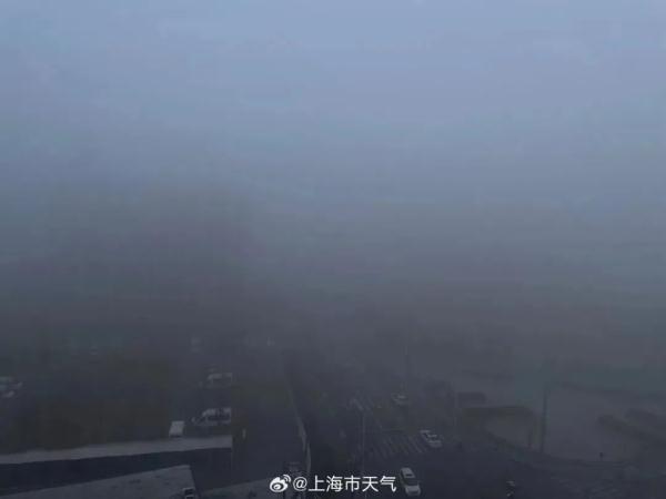 团雾致上海S3发生多起多车交通事故 无人员伤亡