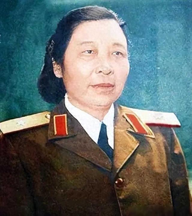 1960年，开国女少将回乡探亲，遇到暴打自己的前夫，结局如何