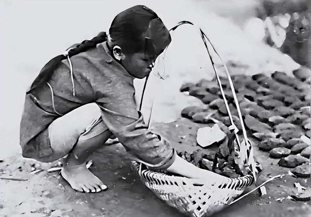 1960年，开国女少将回乡探亲，遇到暴打自己的前夫，结局如何