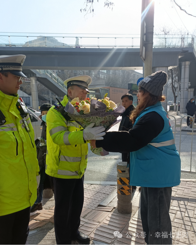 警社联谊为民护航——七里河各社区开展警察节慰问活动