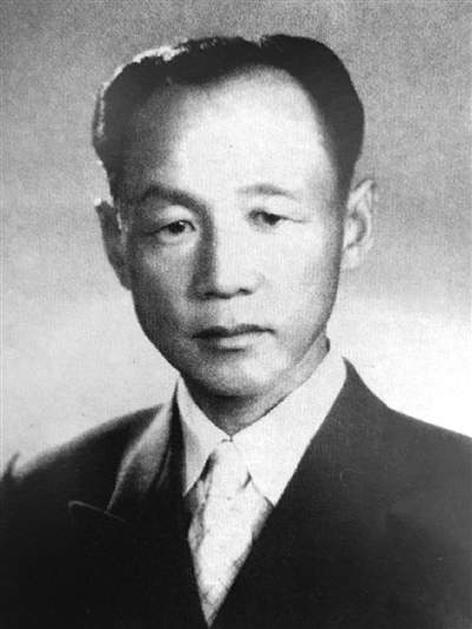 1956年，那个抱着毛主席痛哭的男人，后来怎么样了