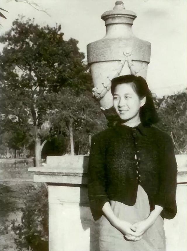 1957年，美国海关私吞中国女人6800美金，为何女人释然一笑