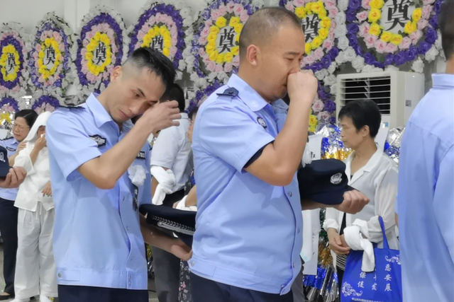 警魂永在，不言再见！沉痛悼念因公牺牲民警李新明，战友，你一路走好！