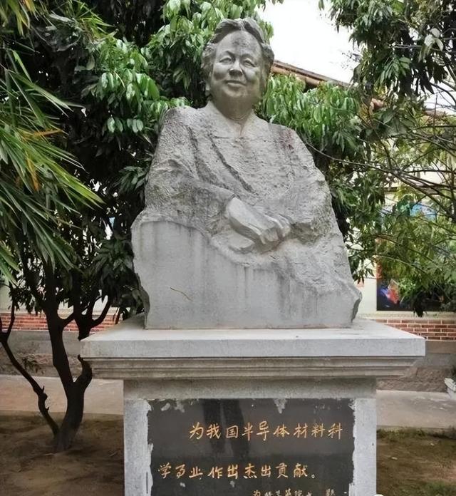 1957年，美国海关私吞中国女人6800美金，为何女人释然一笑