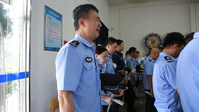 警魂永在，不言再见！沉痛悼念因公牺牲民警李新明，战友，你一路走好！