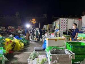 北京锦绣大地-北京凌晨的菜市场：不想躺平的不只是年轻人