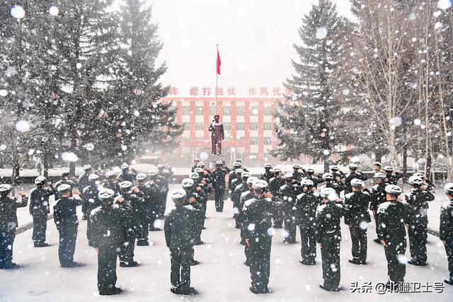 学习雷锋 他们一直在路上！