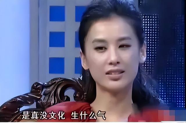 黄圣依杨子离婚风波后首次合体直播，两人未戴婚戒，女方情绪低落