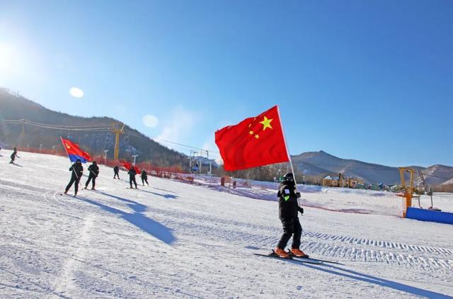 扎兰屯市公安局：“雪警队”护航“十四冬”