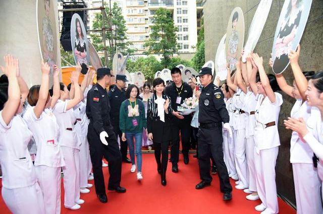 繁花最美时，“优雅女神”赵雅芝莅临南宁开启美丽新体验