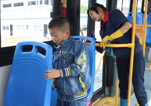 组图：“中国式父母”是什么样的不堪的样子，一样感动