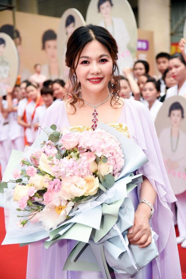 繁花最美时，“优雅女神”赵雅芝莅临南宁开启美丽新体验