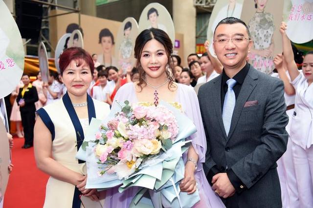 繁花最美时，“优雅女神”赵雅芝莅临南宁开启美丽新体验