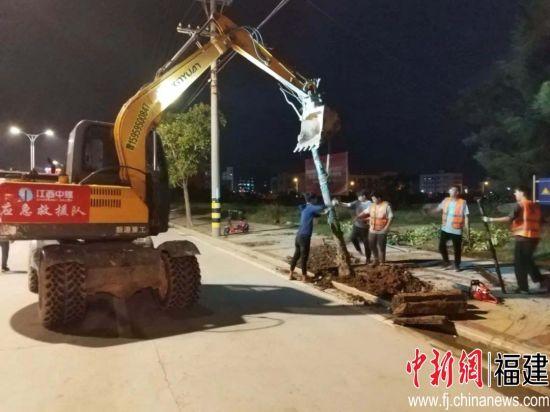 奋战三昼夜 台风过后晋江东石生产生活秩序全面恢复