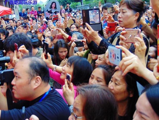 繁花最美时，“优雅女神”赵雅芝莅临南宁开启美丽新体验