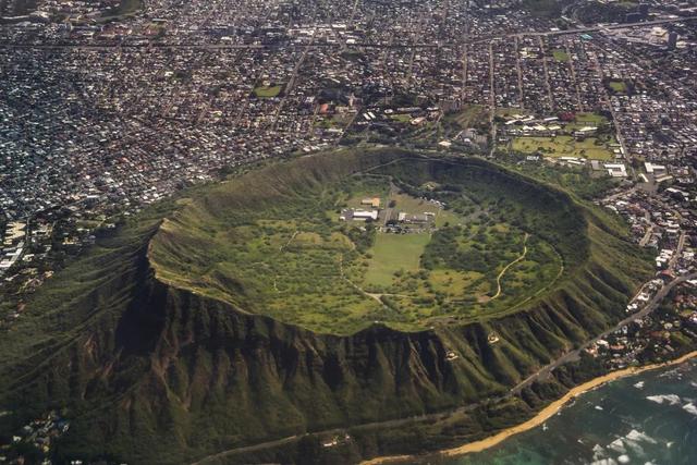 走进火山口，是惊吓还是惊喜